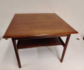 Teak bord, merket S møbler. kr 1900